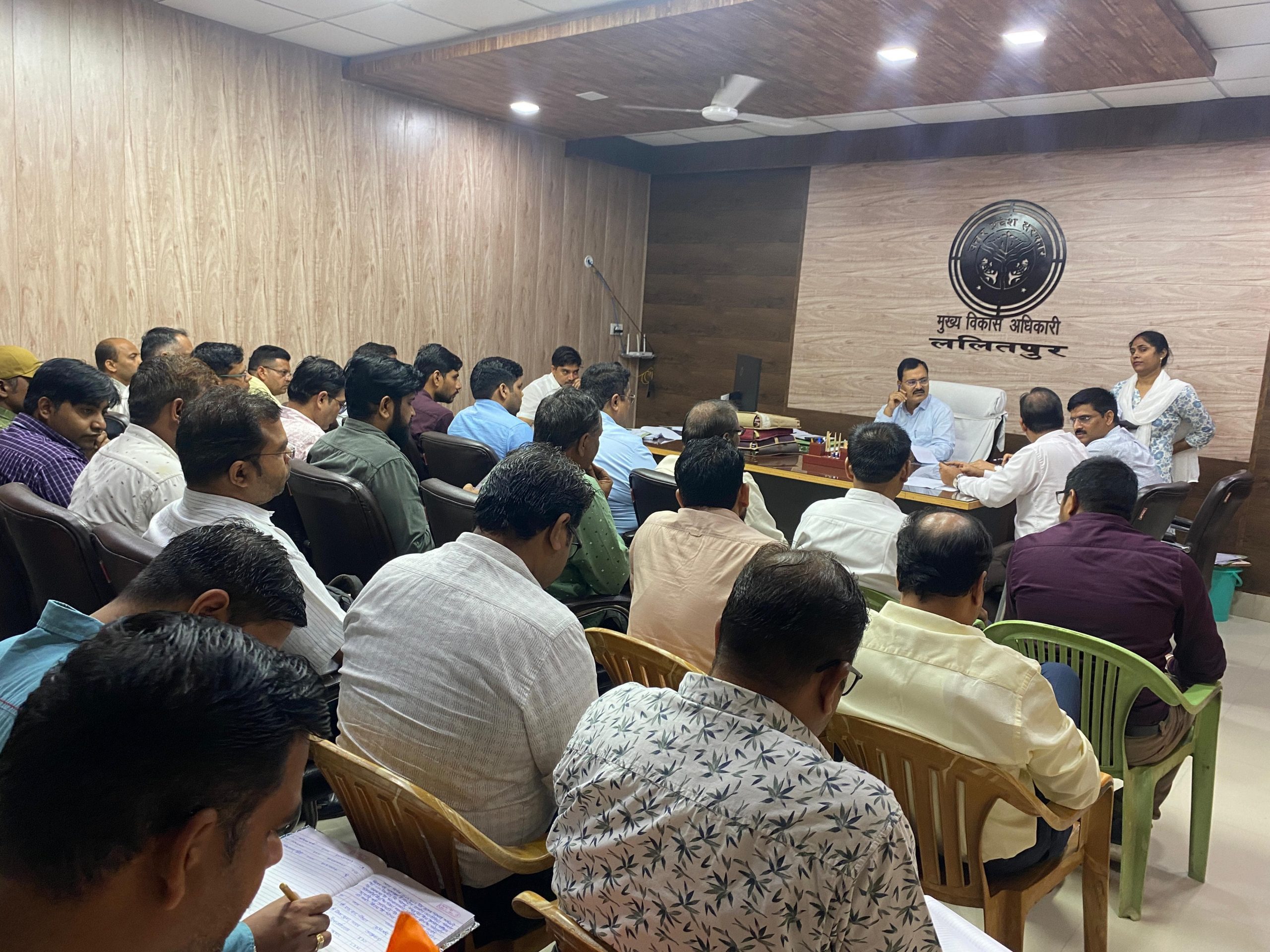 राष्ट्रीय ग्रामीण आजीविका मिशन अंतर्गत बैंक क्रेडिट लिंकेज की प्रगति हेतु जखौरा विकासखण्ड में समीक्षा बैठक सम्पन्न