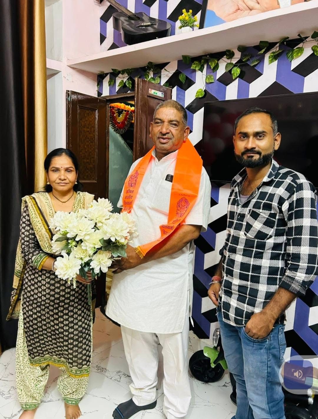 वरिष्ठ समाजसेवी राधेश्याम पांचाल का ललितपुर आगमन,  सामाजिक विषयों पर हुई चर्चा