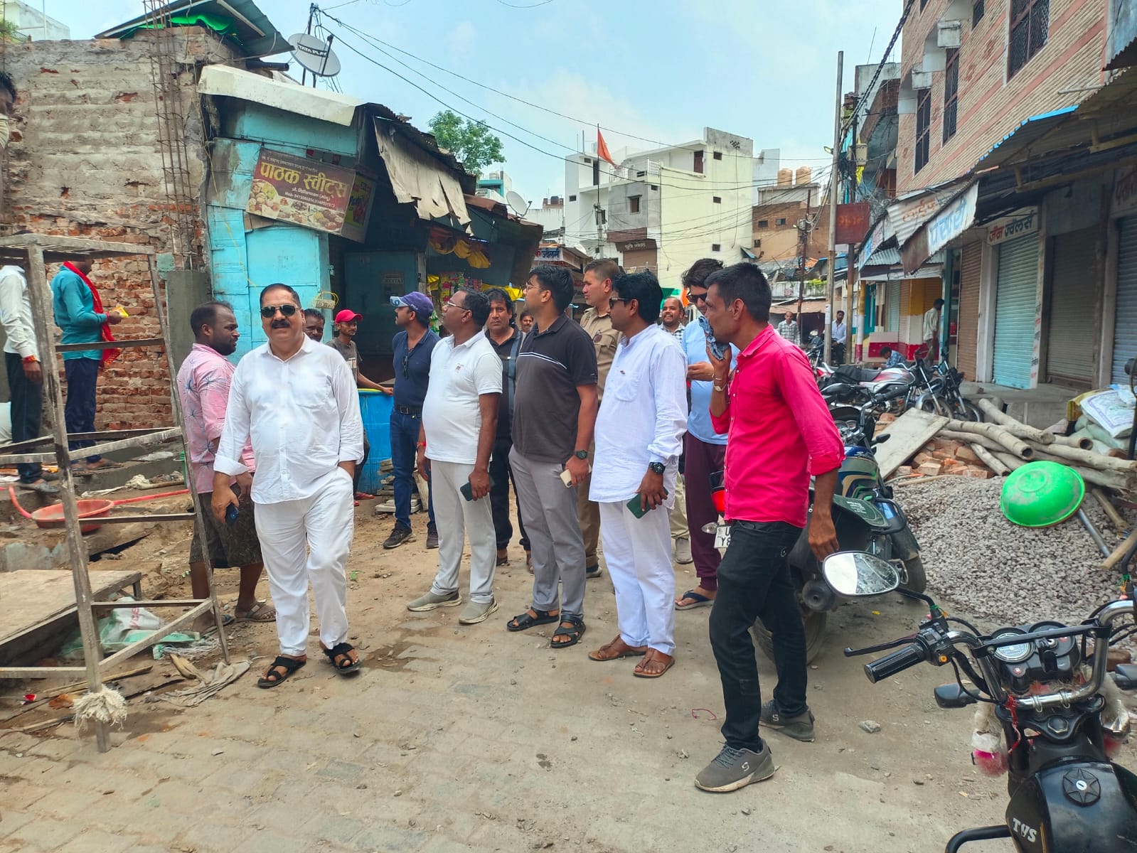 शहर के मुख्य मार्गों पर फैले अतिक्रमण का हुआ निरीक्षण